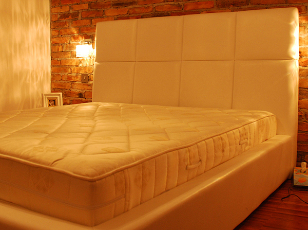 komfortowe łóżko tapicerowane botte zachwyca komfortem i jakością wykonania. Polski produkt