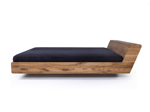 Łóżko Lugo od polskich projektantów Mazzivo. Drewniane łóżko wykonane w stylu loft.