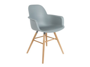 Albert Kuip Zuiver modne krzesło z podłokietnikami w kolorze szarym na jesionowych, drewnianych nogach. Designerskie krzesło do jadalni jak i komercyjnych wnętrz
