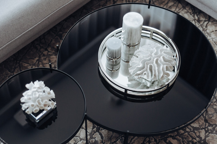 Stoliki Cupid Zuiver w kolorze czarnym wykonane ze szkła hartowanego