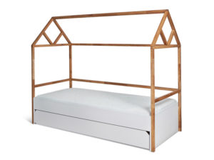 Łóżko domek do pokoju dziecka. Wykonane z drewna bukowego. Łóżko w stylu skandynawskim stworzone do pokoju kilkulatka. Łóżko Lotta producenta Bellamy