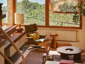 Drewniany stołek kasztanowy HKliving