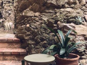 Gliniany stolik kawowy zielony M HKliving