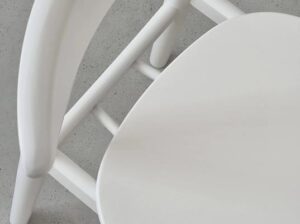 Krzesło do jadalni BIJU z litego drewna Ragaba