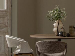 Krzesło do jadalni Yossi naturalne z drewnianymi nogami Woood