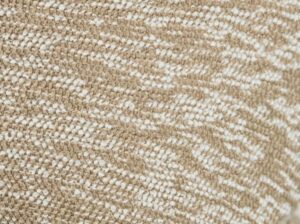 Krzesło do jadalni Yossi piaskowe z drewnianymi nogami Woood