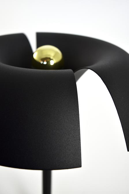 Lampa podłogowa Cycnus czarna złota AYTM