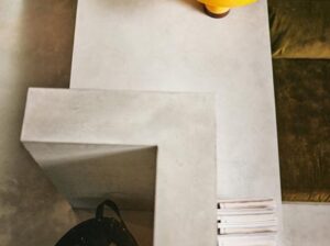 Lampa stołowa w kolorze maślanym HKliving