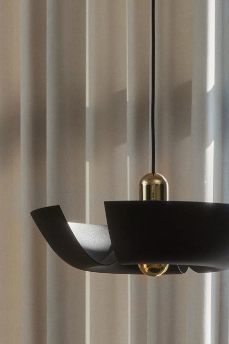Lampa wisząca Cycnus czarna złota AYTM