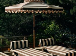 Leżanka ogrodowa z drewna tekowego stracciatella HKliving