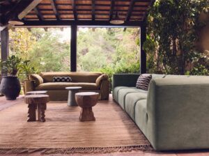 Łukowaty stołek drewniany HKliving