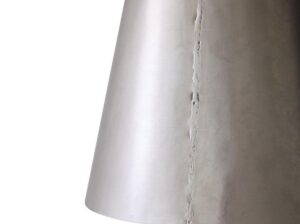 Metalowa lampa stołowa w kształcie stożka HKliving