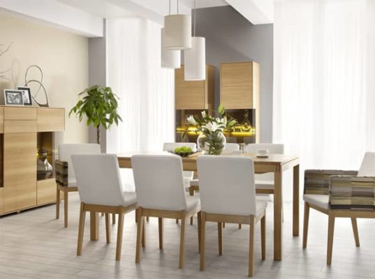 Nowoczesne krzesła tapicerowane skórą to niezawodny dodatek do naszego salonu. Krzesła w jednym kolorze pasują do klasycznych i eleganckich jadalni