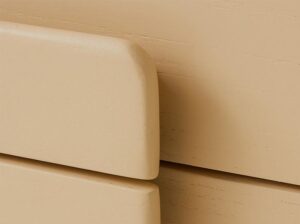 Przestronna niska szafka kremowa HKliving