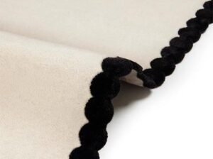 Ręcznie tuftowany dywan wełniany Laila White Black 5049 Carpets & More
