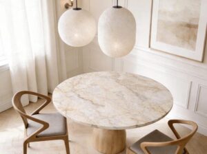 Stół Nuvia z dębową podstawą i okrągłym marmurowym blatem Mestiere Home
