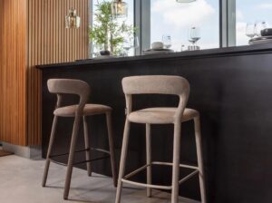 Stołek barowy Noble piaskowy Woood