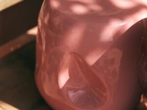 Stolik kawowy ceramiczny Currents coral HKliving