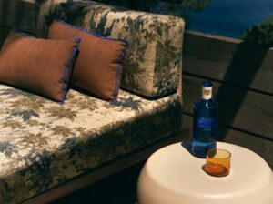 Stolik kawowy ceramiczny Currents shell HKliving