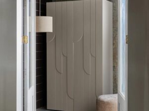 Szafa dwudrzwiowa Rain z drewna sosnowego dust Woood