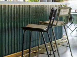 Wysoki stołek barowy Jort Zuiver